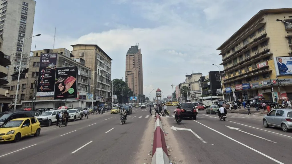 Le transfert d'une influenceuse en RDC, signe d'une offensive judiciaire et numérique de Kinshasa