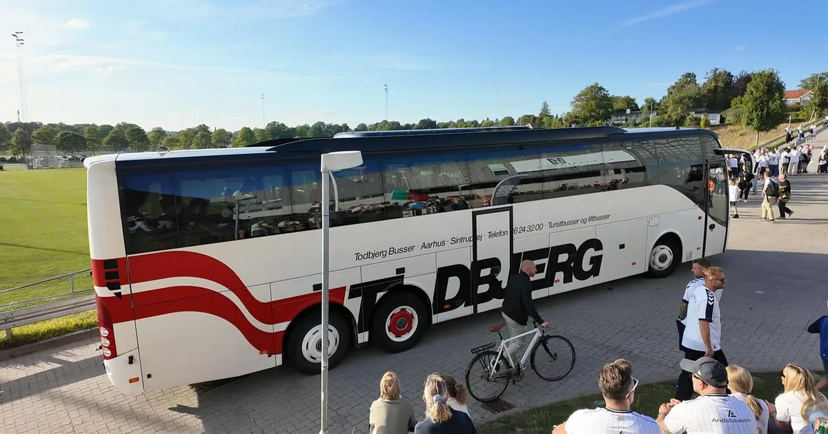 Chegada do autocarro do Benfica para o duelo com o Aarhus