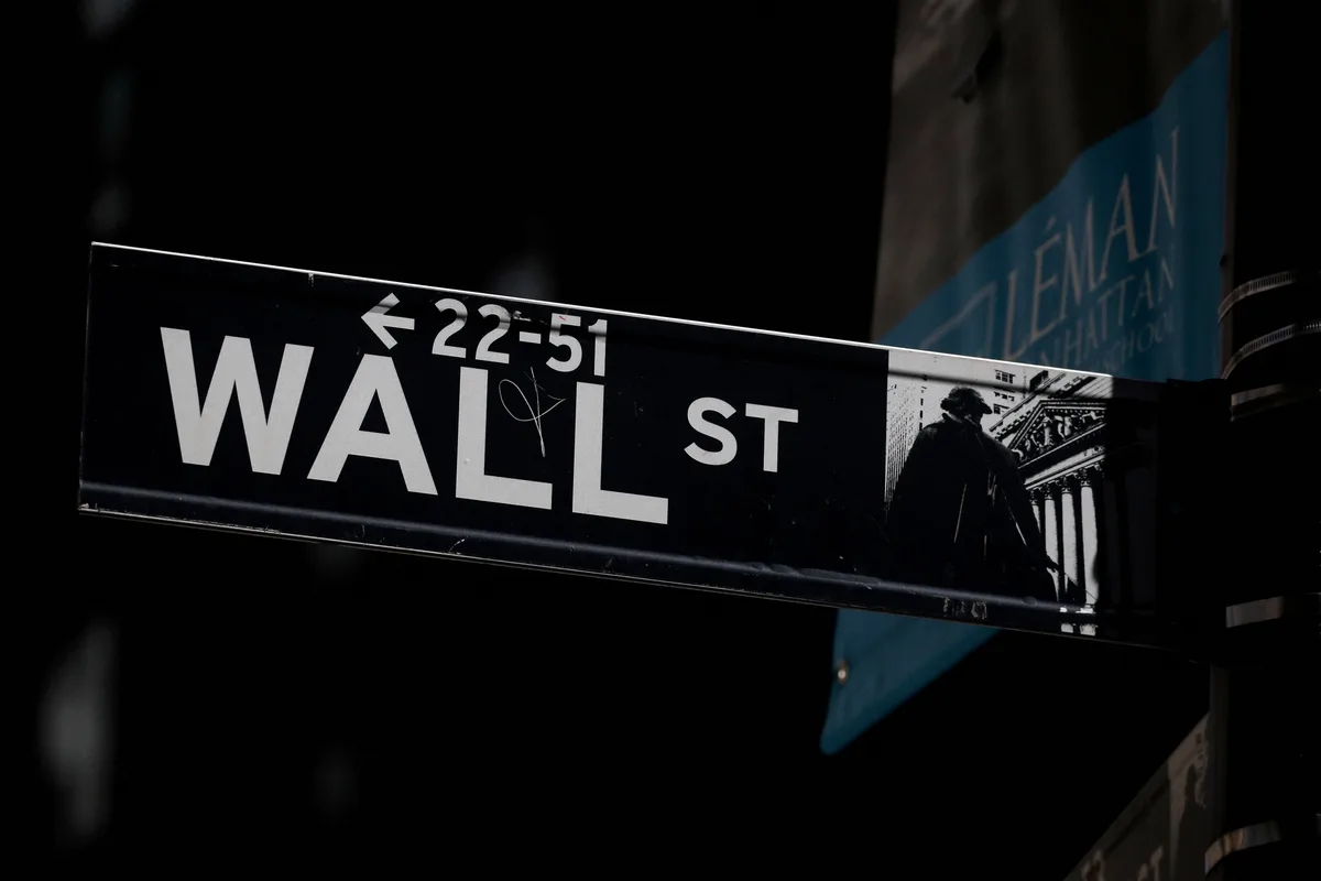 Wall Street confía menos y reduce su exposición en Argentina: hay alerta por la baja del apoyo al Gobierno