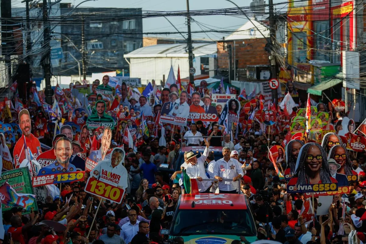 Lula usa caminhada na Liberdade para reforçar projeto eleitoral na Bahia