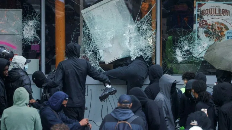 Manifestations du 17 octobre: la France sonnée au lendemain d'une journée de mobilisation ayant viré au chaos