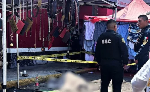 Balacera en tianguis de Iztapalapa deja una mujer muerta y tres lesionados; hay un detenido