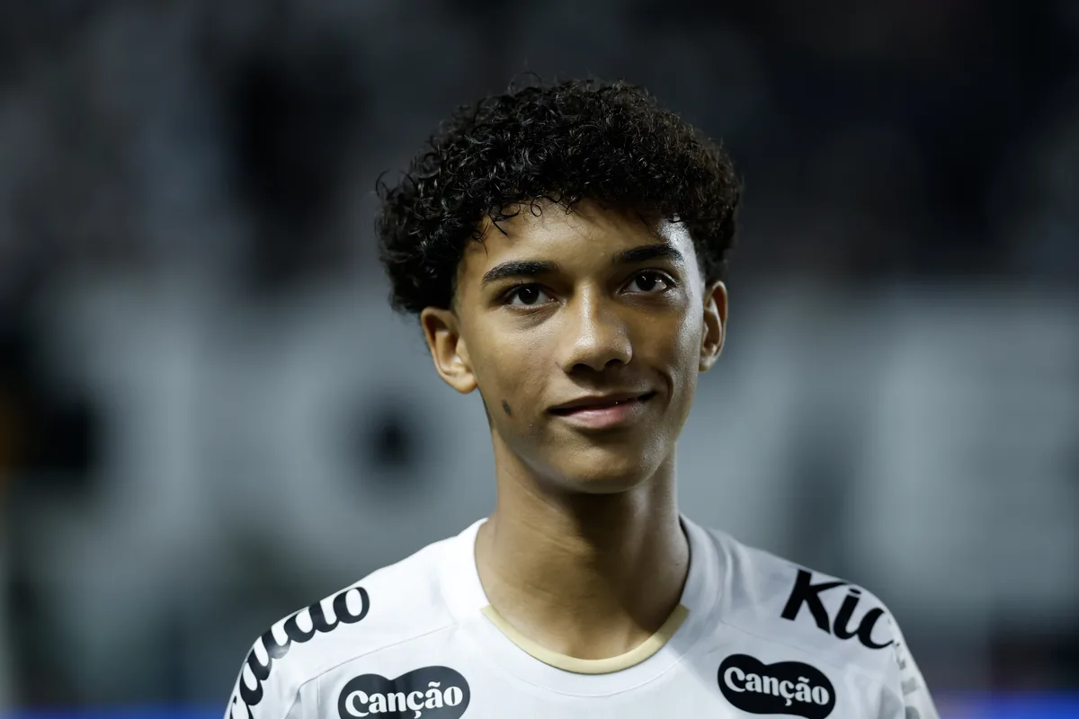 Santos chega a acordo com Genoa, da Itália, para empréstimo de Robinho Jr.