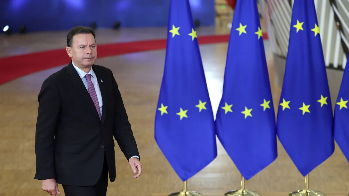“Estamos há demasiados anos à espera das interligações” elétricas à Europa, diz Montenegro