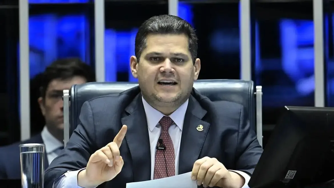 Fim da escala 6×1 será promulgado nesta sexta-feira, diz Alcolumbre