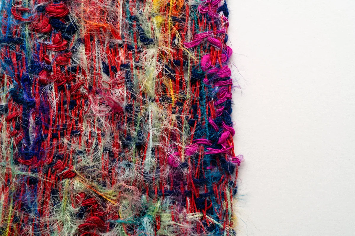 Trabalhos com tecido de Sheila Hicks e obras de Tatiana Blass ocupam Tomie Ohtake