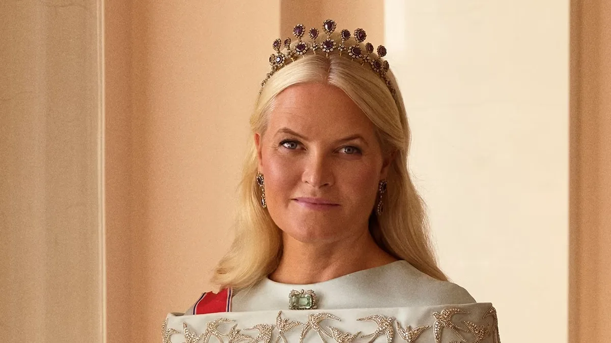 Mette-Marit de Noruega vuelve a escena (pero a medias) tras el fin del luto del rey Harald