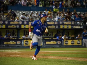 Tiburones se impone a Navegantes en el inicio de la LVBP