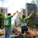 Bolsonaristas hostilizam e perseguem casal apoiador de Lula na Avenida Paulista; assista