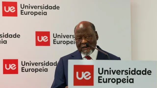 Ex-PR moçambicano Joaquim Chissano defende educação para a paz