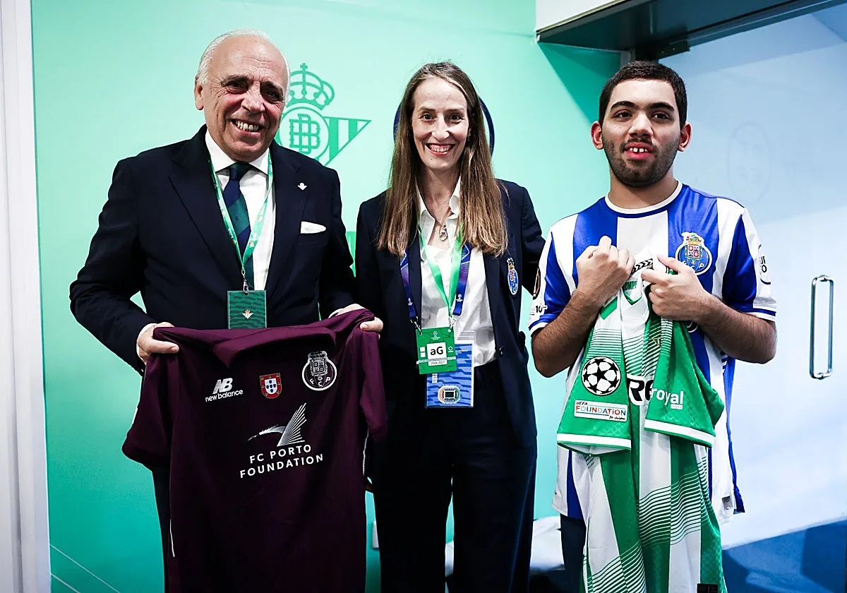 El detalle del Betis con un aficionado del Oporto con autismo
