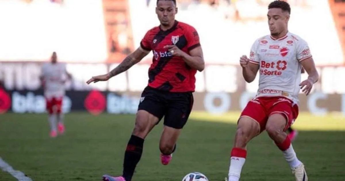 Vila Nova vence clássico no Accioly e freia reação do Atlético-GO
