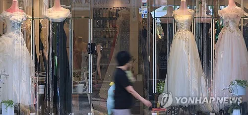 스드메 업체 17곳 '깜깜이 요금' 적발…첫 과태료 부과 조치