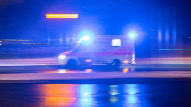 Unfälle: Rollerfahrer prallt gegen Straßenlaterne
