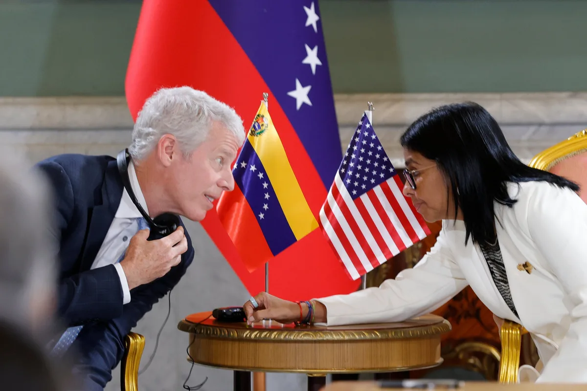 EE.UU. y Venezuela avanzan con la firma de acuerdos petroleros, pero Trump le baja la expectativa a una transición democrática