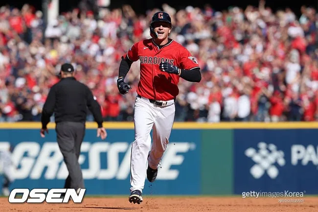 '통산 4홈런' 할핀 깜짝 투런포 폭발! 클리블랜드, 탬파베이에 다시 2승1패 리드 [ALCS3 리뷰]