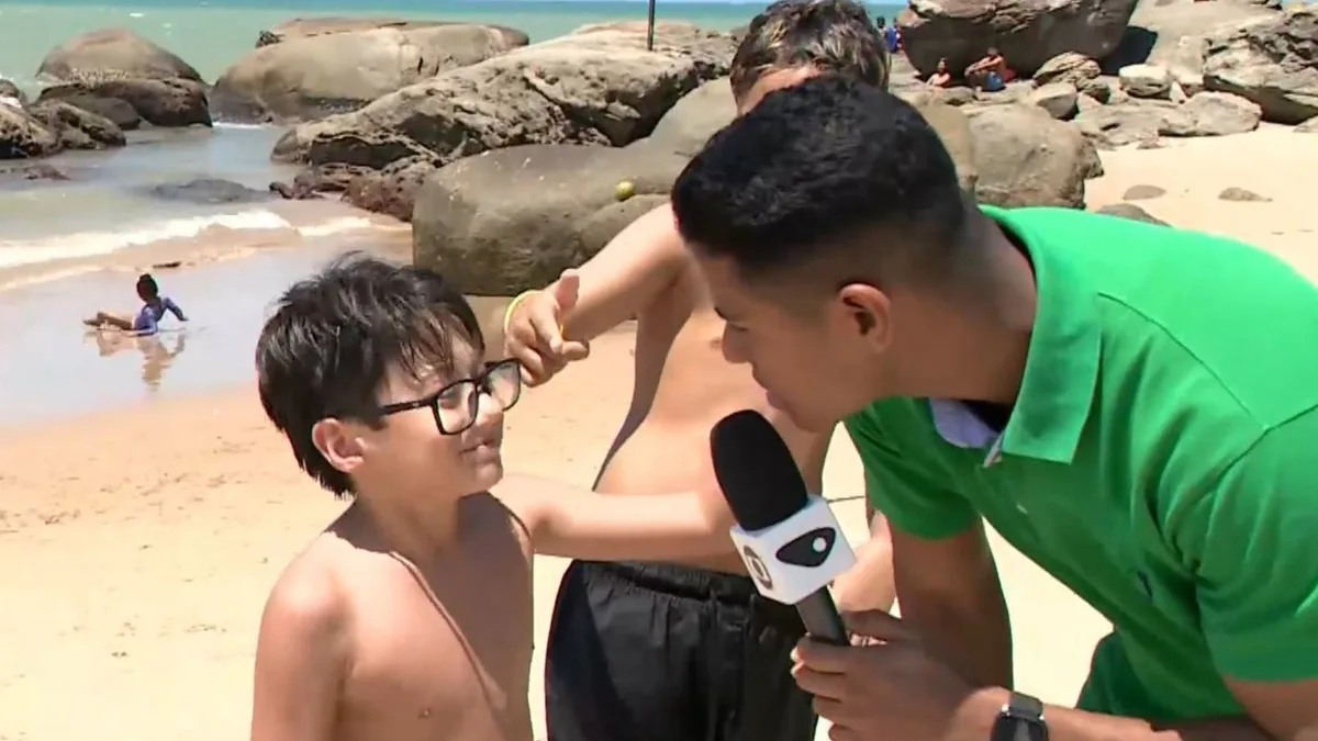'Milho estava duro e ruim': menino reclama ao vivo de espiga de R$ 10 em praia do ES e vídeo viraliza; veja