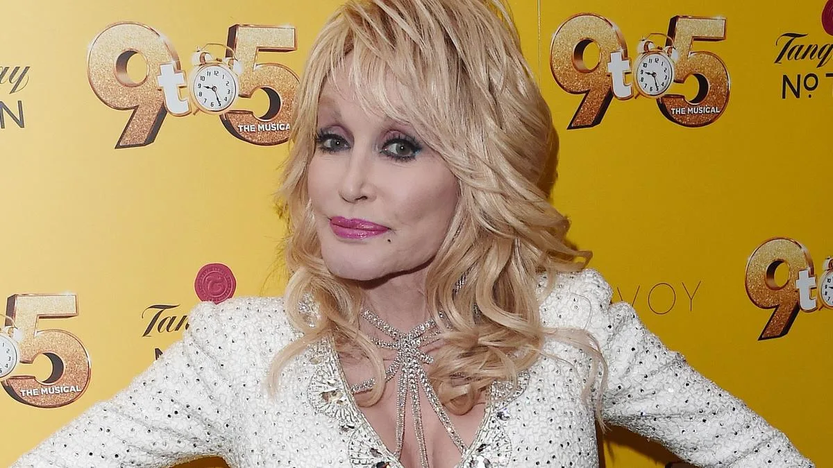 Dolly Parton's sister denies family feud