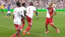 Festejo a simular garganta degolada vale dois jogos de suspensão a Paris Brunner