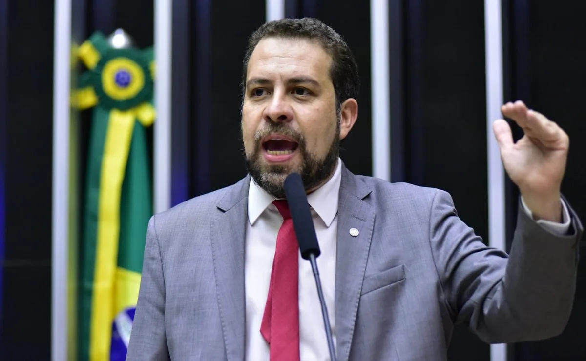 Após a aprovação do fim da 6×1 na CCJ, Boulos manda recado à oposição: “Dias contados”