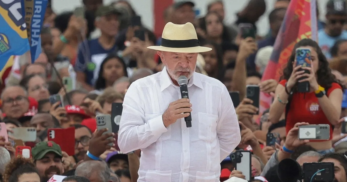 En plena campaña electoral Lula da Silva impulsa un proyecto para reducir la jornada laboral en Brasil