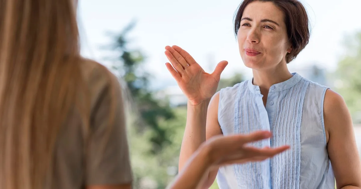 La psicología dice que las personas que repiten "por favor" y "gracias" sin pensarlo dos veces, es posible que hayan crecido aprendiendo que la amabilidad no es una actuación para personas importantes, sino simplemente cómo tratan a cualquier persona que estén frente a ti