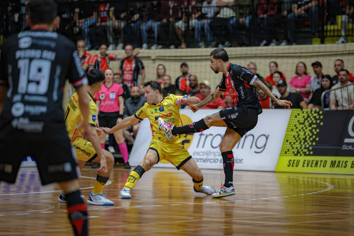 Joinville vence o Jaraguá pela quarta vez no ano e segue invicto na Série Ouro