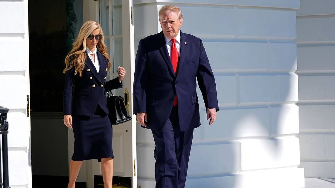 Trump pede a Katie Zacharia, a nova porta-voz, que "reconsidere" cargo após estreia atribulada