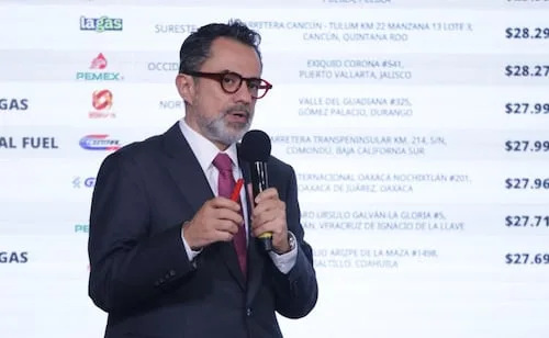 Profeco alista renovación de acuerdo con gasolineros; busca mantener litro del combustible por debajo de 24 pesos