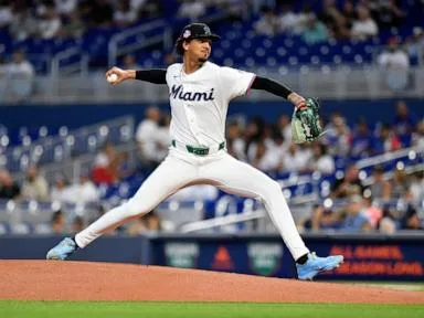 Hernández, Marsee homer in the Marlins' 4-2 win over the Nationals