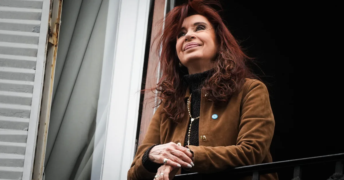 La encuesta que Cristina mandó a publicar para dañar a Kicillof y pronostica un empate para la elección