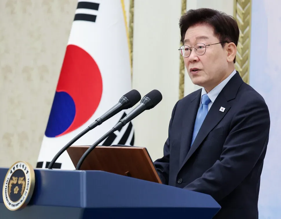 “개헌 논란 않으려면 이 대통령 대선 불출마 밝혀야” 63% [NBS]