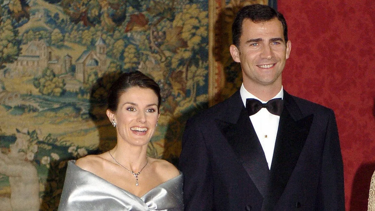 La reina Letizia recupera la pulsera de diamantes que llevó antes de su boda con Felipe VI: la historia de una joya con más de dos décadas que ha llevado en los Premios Planeta