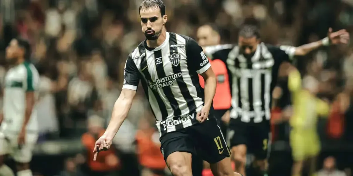 Com time misto, Atlético-MG bate o Coritiba e ganha posições no Brasileirão