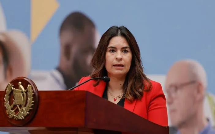 La exviceministra de Gobernación Claudia Palencia queda ligada a proceso por usurpación tras la fuga de reos de Fraijanes II en Guatemala