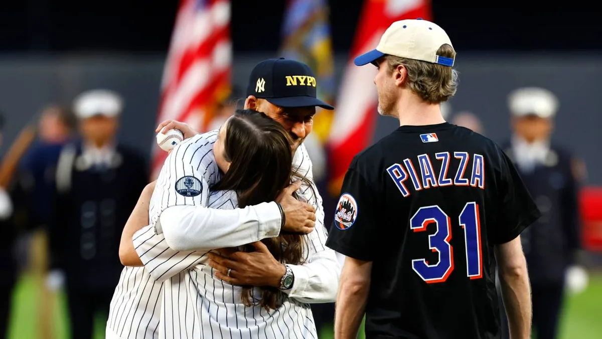 Yankees, Mets honour September 11 victims with ceremonial first pitches