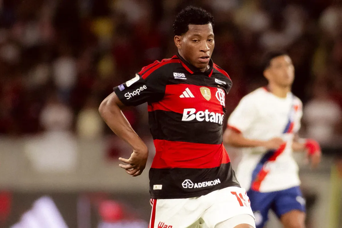 Dínamo de Moscou desiste de contratar Plata, e atacante volta ao Flamengo