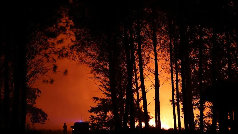 DIRECT - Incendie à Luglon : 600 hectares brûlés, 500 personnes évacuées