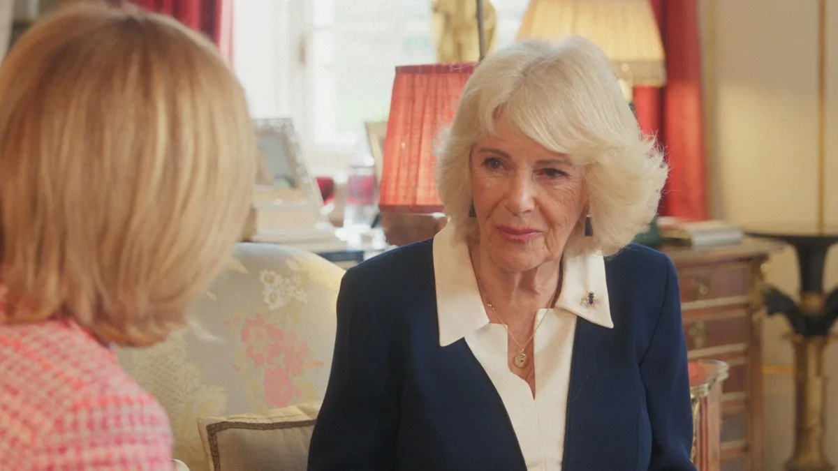 "Nadie podía decir nada": la reina Camilla, muy emocionada, habla por primera vez sobre el "difícil" diagnóstico de cáncer del rey Carlos III