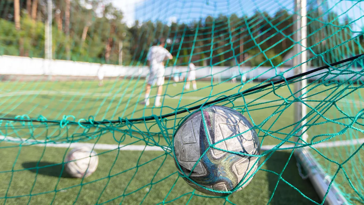 Mord auf Mannschaftsfahrt - Fußballer soll Mitspieler vergiftet haben