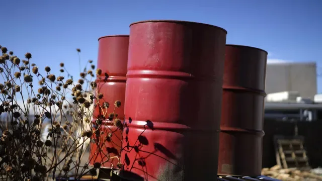 Chevron e ENI assinam acordos para exploração de petróleo na Venezuela