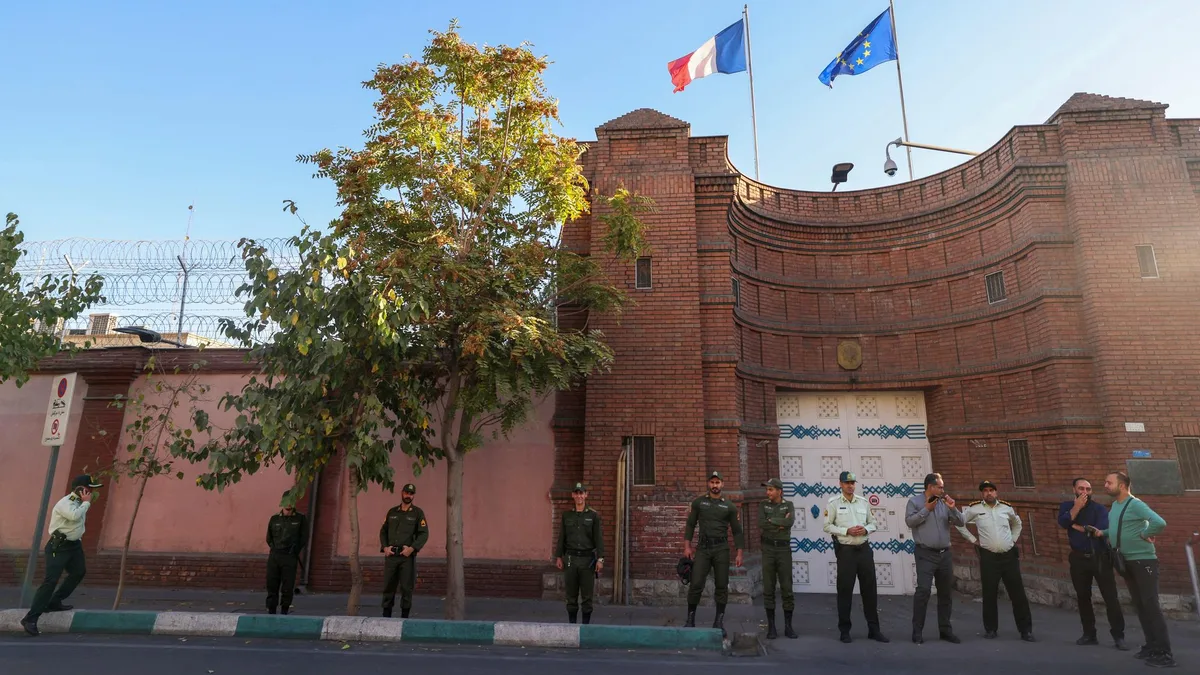 L’Iran ferme un centre culturel lié à l’ambassade de France, pour des « activités illégales »