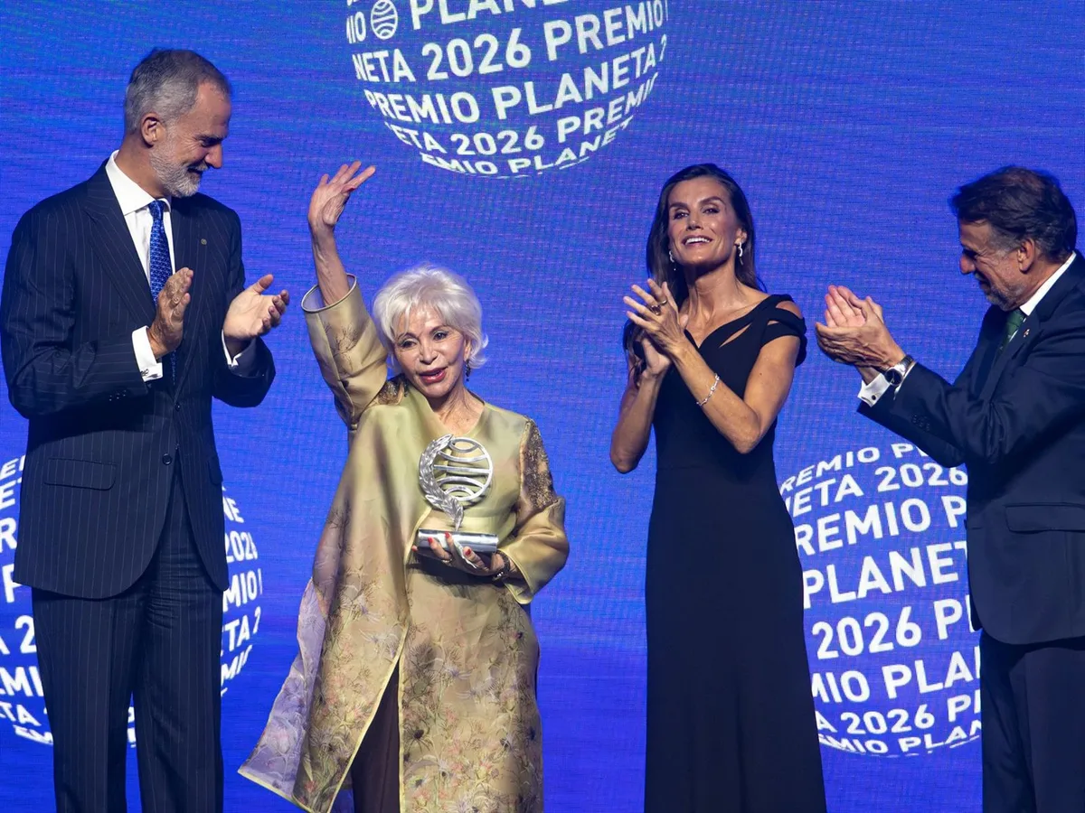 Isabel Allende, ganadora del Premio Planeta en su 75 edición que han presidido los Reyes