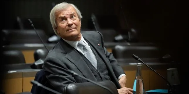 Vincent Bolloré dépose plainte pour « association de malfaiteurs » contre des magistrats, après son renvoi devant le tribunal pour corruption