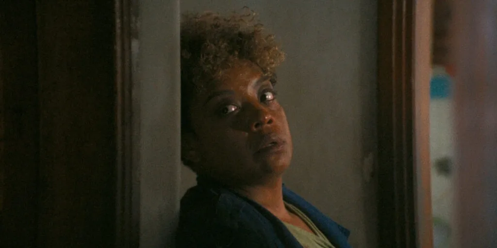 Crítica | A Professora de Francês – Fanatismo Religioso é o TERROR em Suspense com Grace Passô [Festival do Rio]