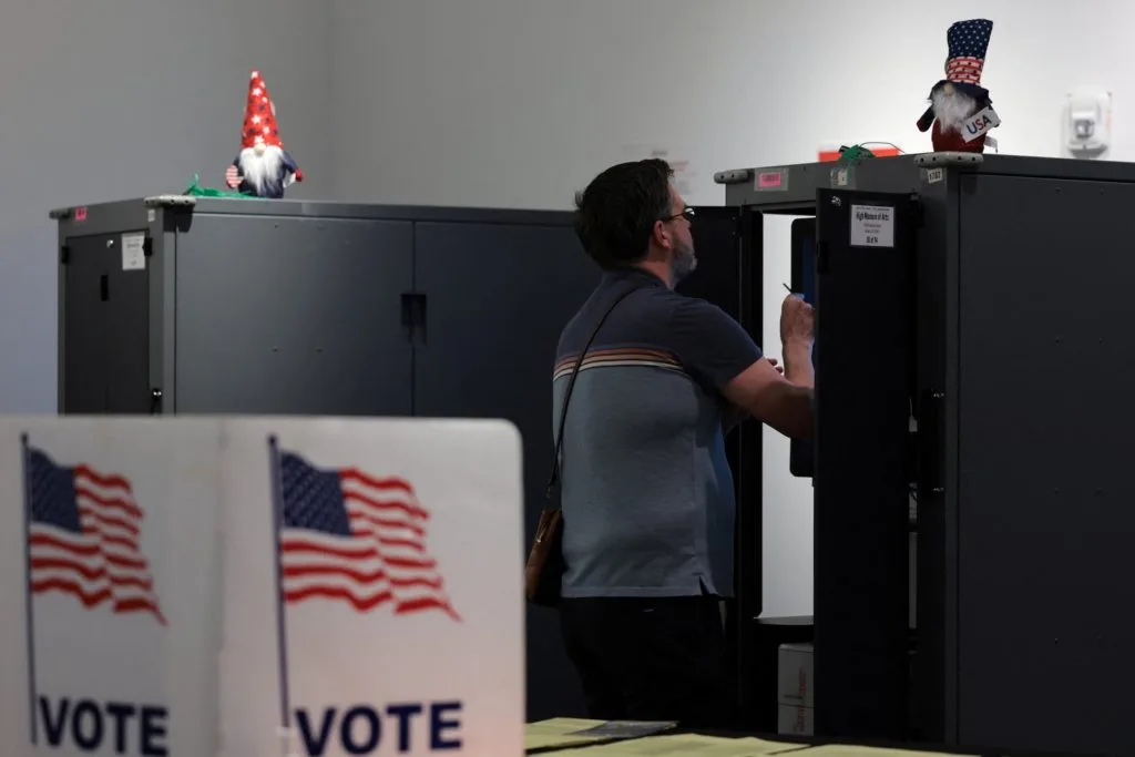 Democratic and GOP strategists on how Trump's unpopularity is shaping the midterms