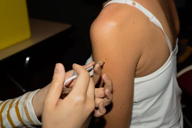 Un nouveau vaccin à ARN messager pourrait empêcher la réapparition du mélanome