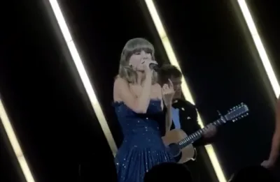 Taylor Swift faz performance de sucessos da carreira em evento de gala do museu do Oscar