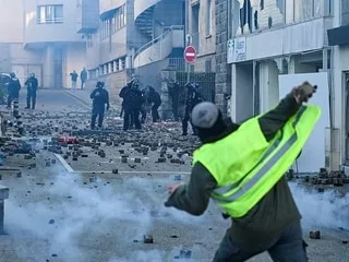EN IMAGES. Manifestation du 17 octobre : à Brest, la très forte mobilisation entachée par de violents affrontements
