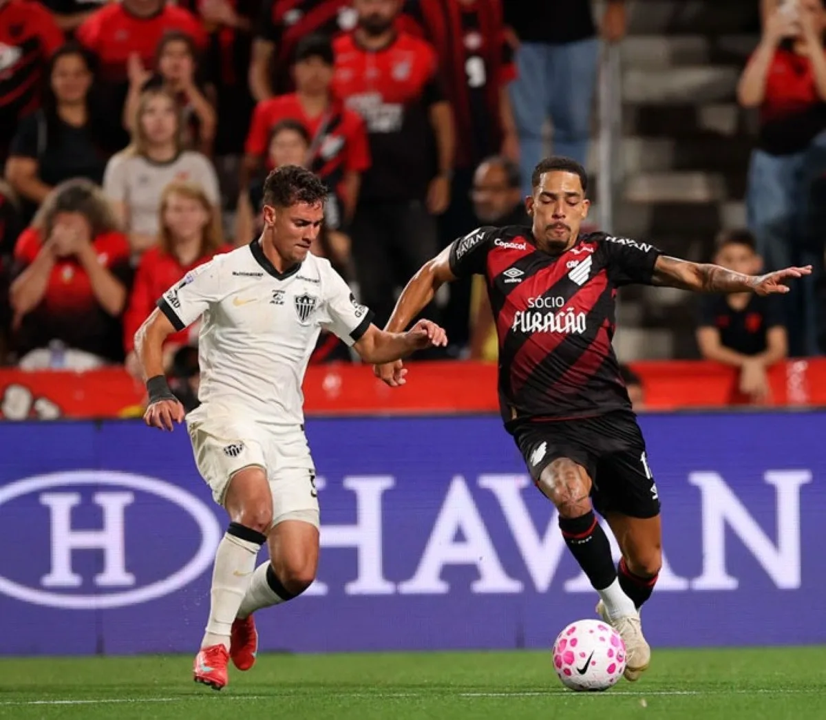 Gilberto aproveita sequência no Athletico e atinge marca expressiva na carreira; veja os números